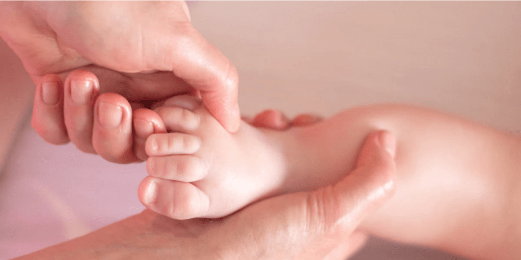 Posztpartum tippek: A babamasszázs 5 “melege”